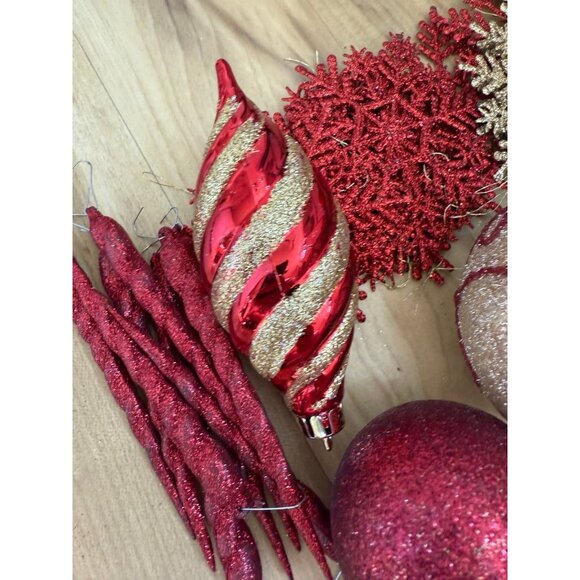 Lot of red Christmas plastic ornaments - Picture 6 of 7